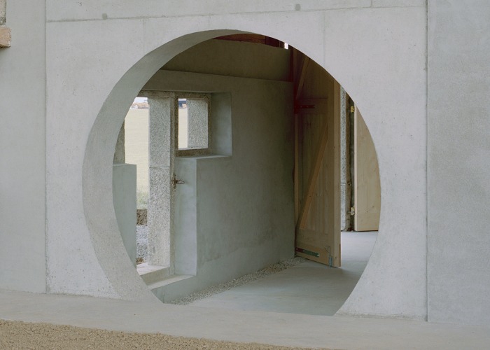 La Granja Invertida por Bard Yersin Architectes. Fotografía por Willem Pab