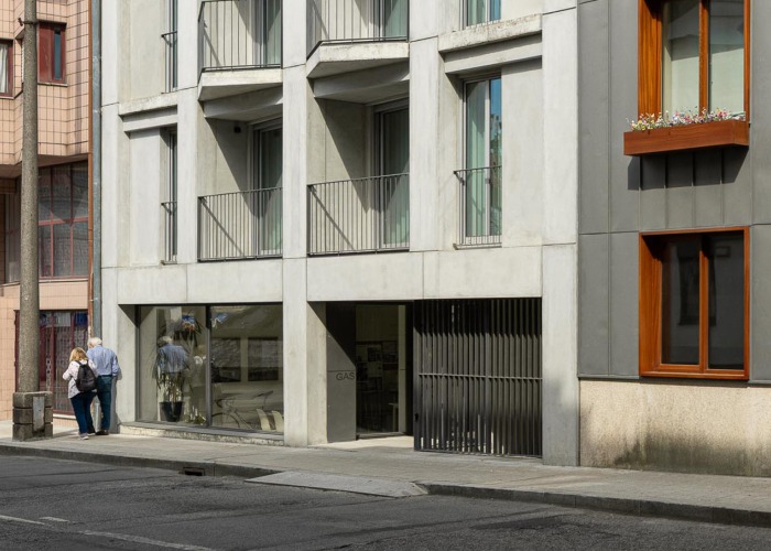Edificio Costa Cabral por ENTRETEMPOS + ATA Atelier. Fotografía por Ivo Tavares Studio