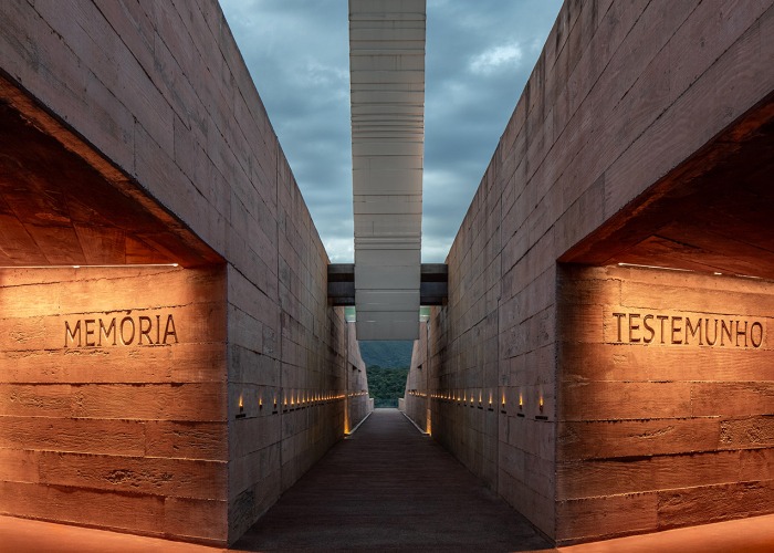 Memorial de Brumadinho por Gustavo Penna Arquitetos Associados. Fotografía por Pedro Mascaro