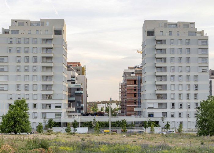 Dos torres en la periferia de Madrid. Viviendas Monier por FRPO Rodriguez y Oriol