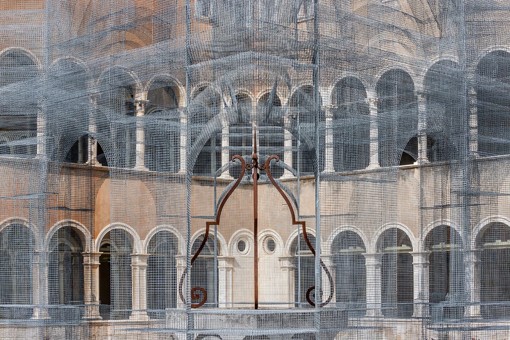 Sacral para la exposición Dante del MAR por Edoardo Tresoldi
