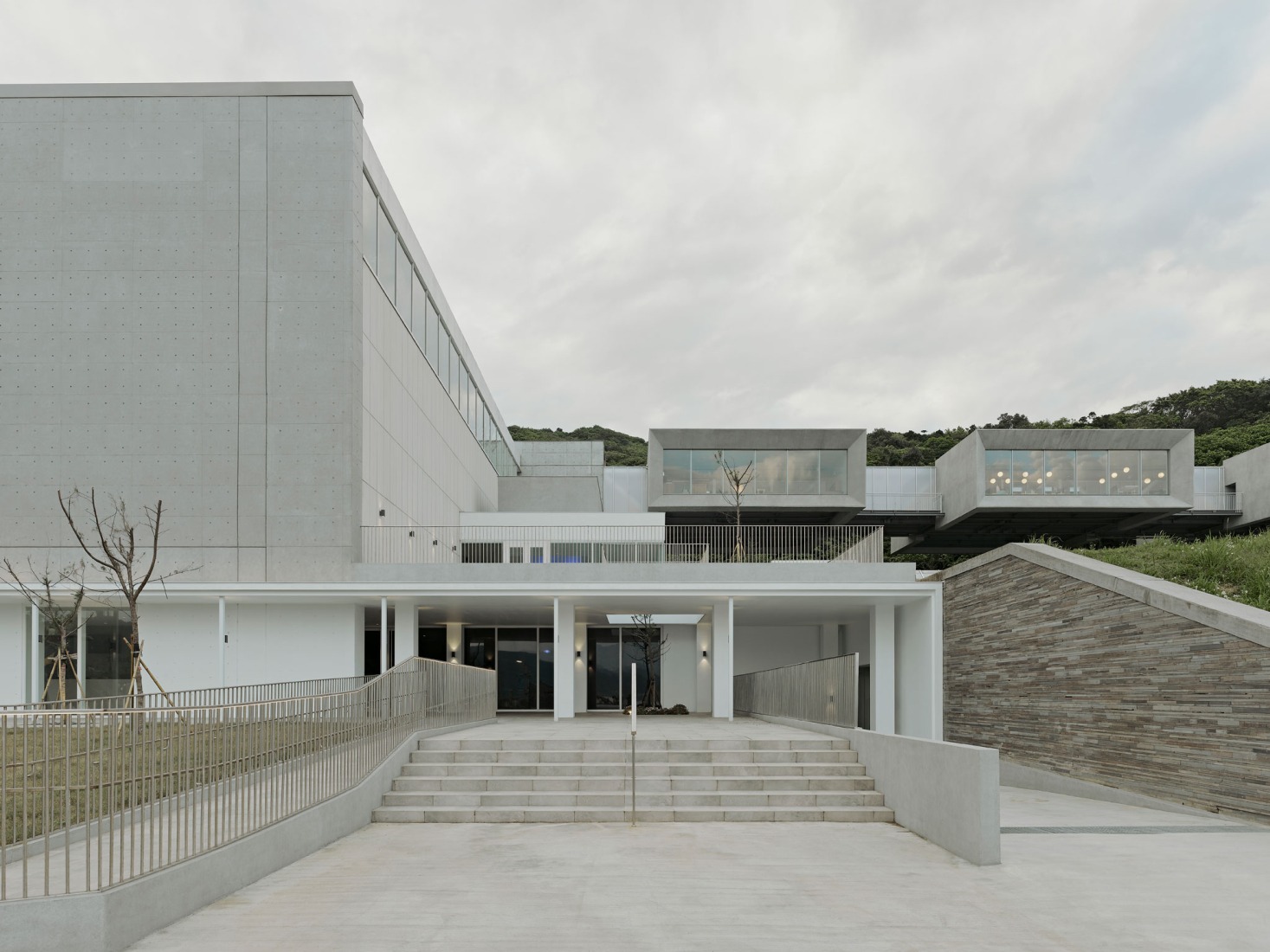 South building entrance. i Ocean Museum by B+P Architects. Photograph by Studio Millspace.