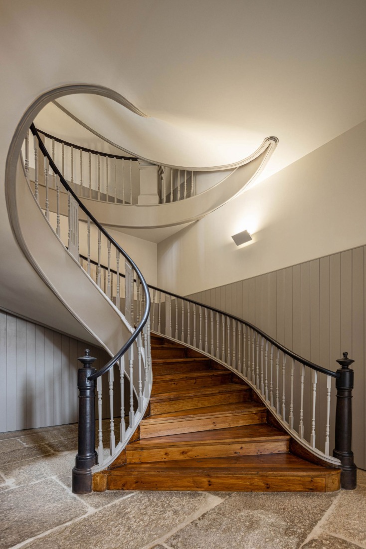 Antigo Hotel do Louvre by Diana Barros Arquitectura. Photograph by Ivo Tavares Studio.