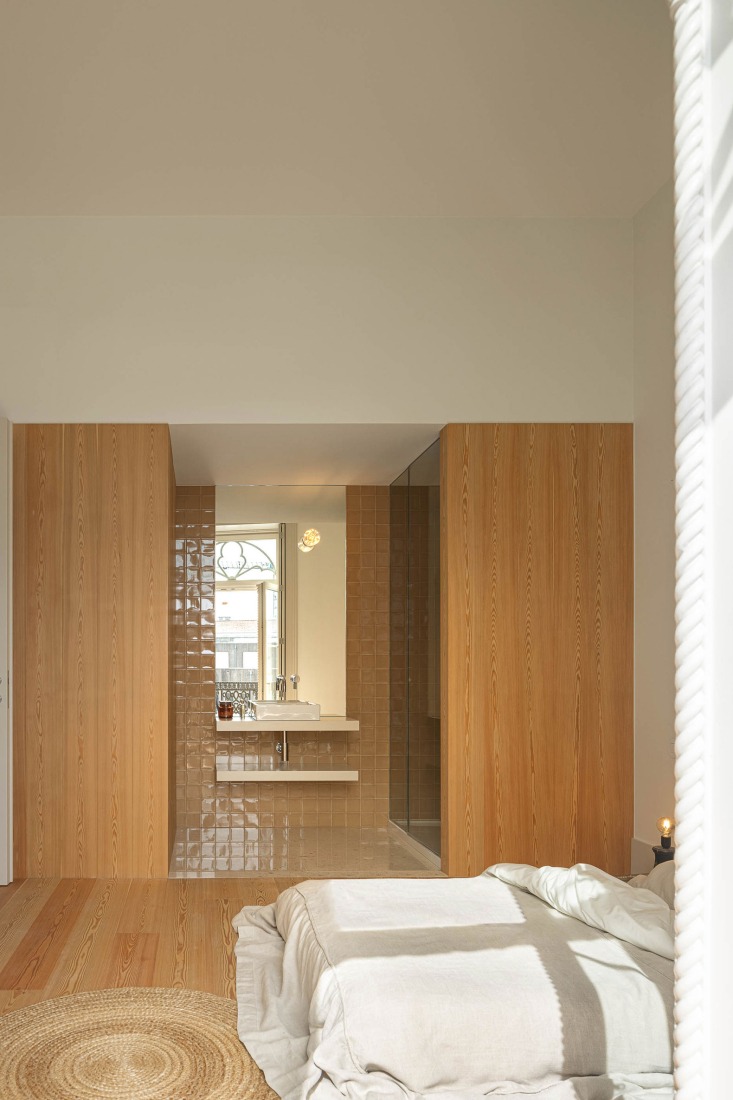 Antigo Hotel do Louvre by Diana Barros Arquitectura. Photograph by Ivo Tavares Studio.