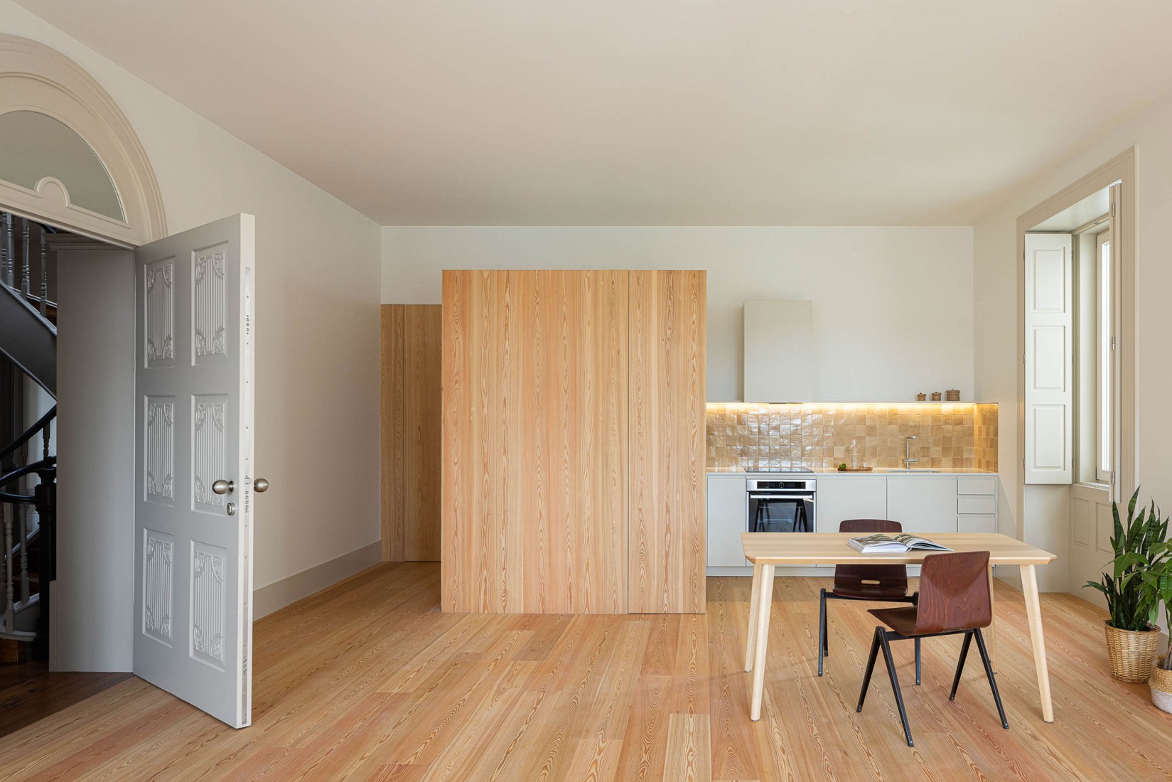 Antigo Hotel do Louvre by Diana Barros Arquitectura. Photograph by Ivo Tavares Studio.
