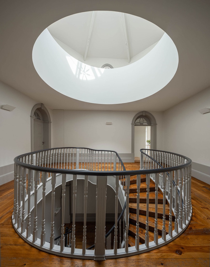 Antigo Hotel do Louvre by Diana Barros Arquitectura. Photograph by Ivo Tavares Studio.