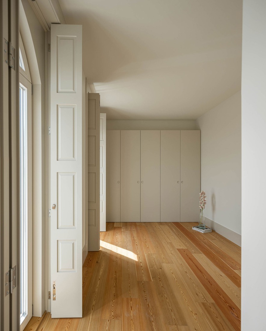 Antigo Hotel do Louvre by Diana Barros Arquitectura. Photograph by Ivo Tavares Studio.