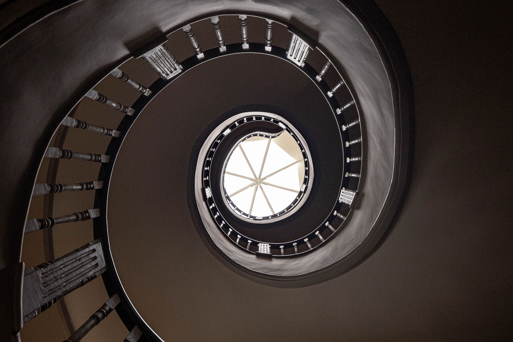 Antigo Hotel do Louvre by Diana Barros Arquitectura. Photograph by Ivo Tavares Studio.