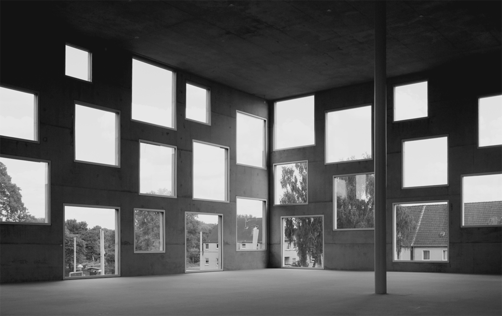 Interior view of the Zollverein School of Management and Design by SANAA. Photography by Carlos García Fernández