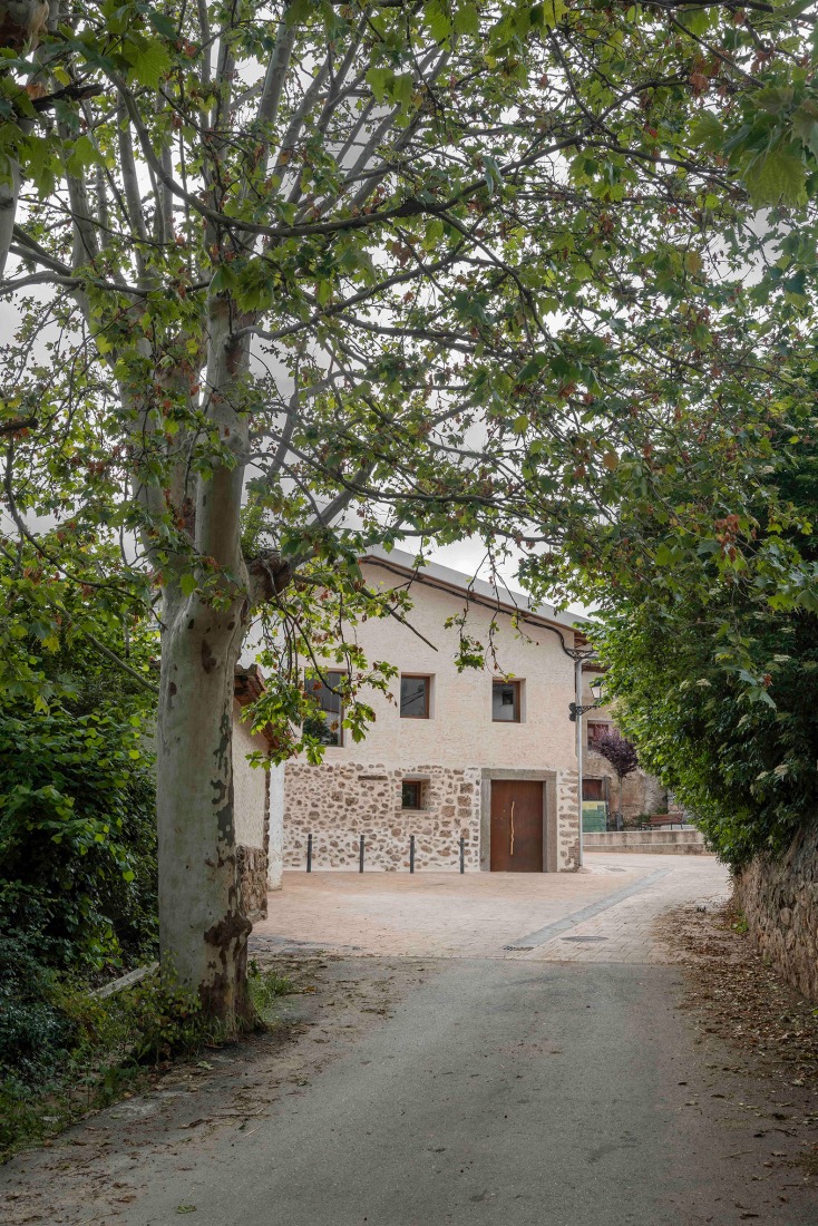 Casona en Nestares por Atelier Atlántico. Fotografía por Luis Asín.
