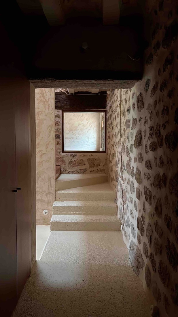 Casona en Nestares por Atelier Atlántico. Fotografía por Luis Asín.