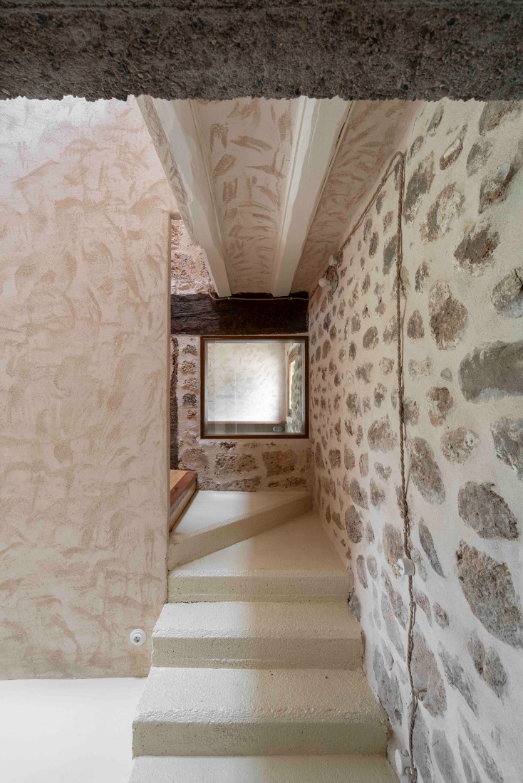 Casona en Nestares por Atelier Atlántico. Fotografía por Luis Asín.