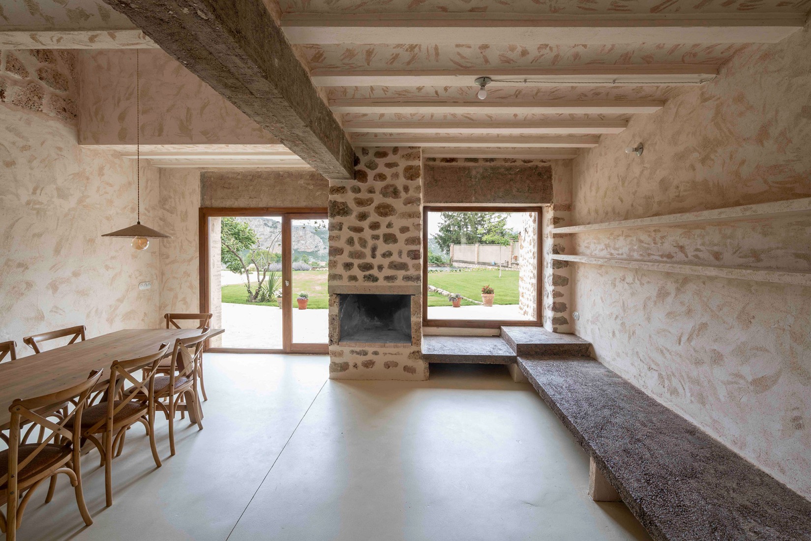 Casona en Nestares por Atelier Atlántico. Fotografía por Luis Asín.