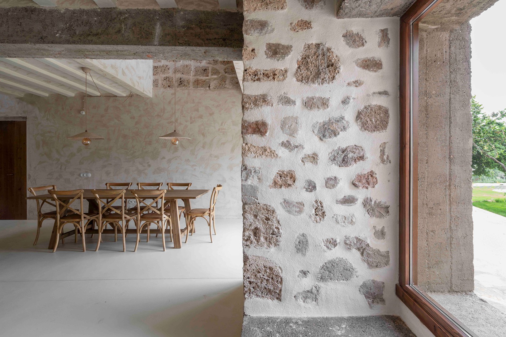 Casona en Nestares por Atelier Atlántico. Fotografía por Luis Asín.