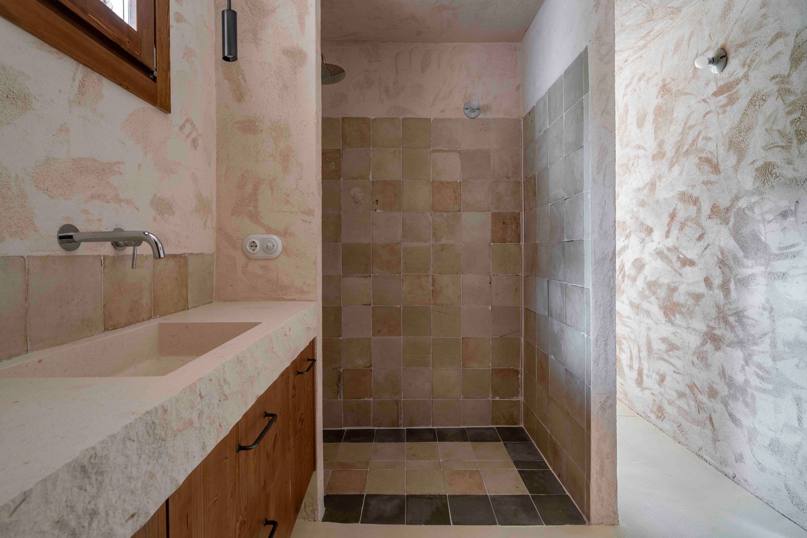 Casona en Nestares por Atelier Atlántico. Fotografía por Luis Asín.