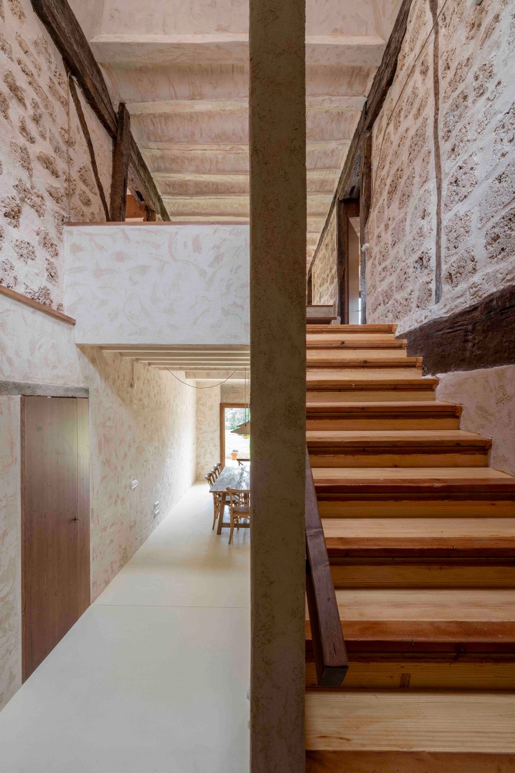Casona en Nestares por Atelier Atlántico. Fotografía por Luis Asín.