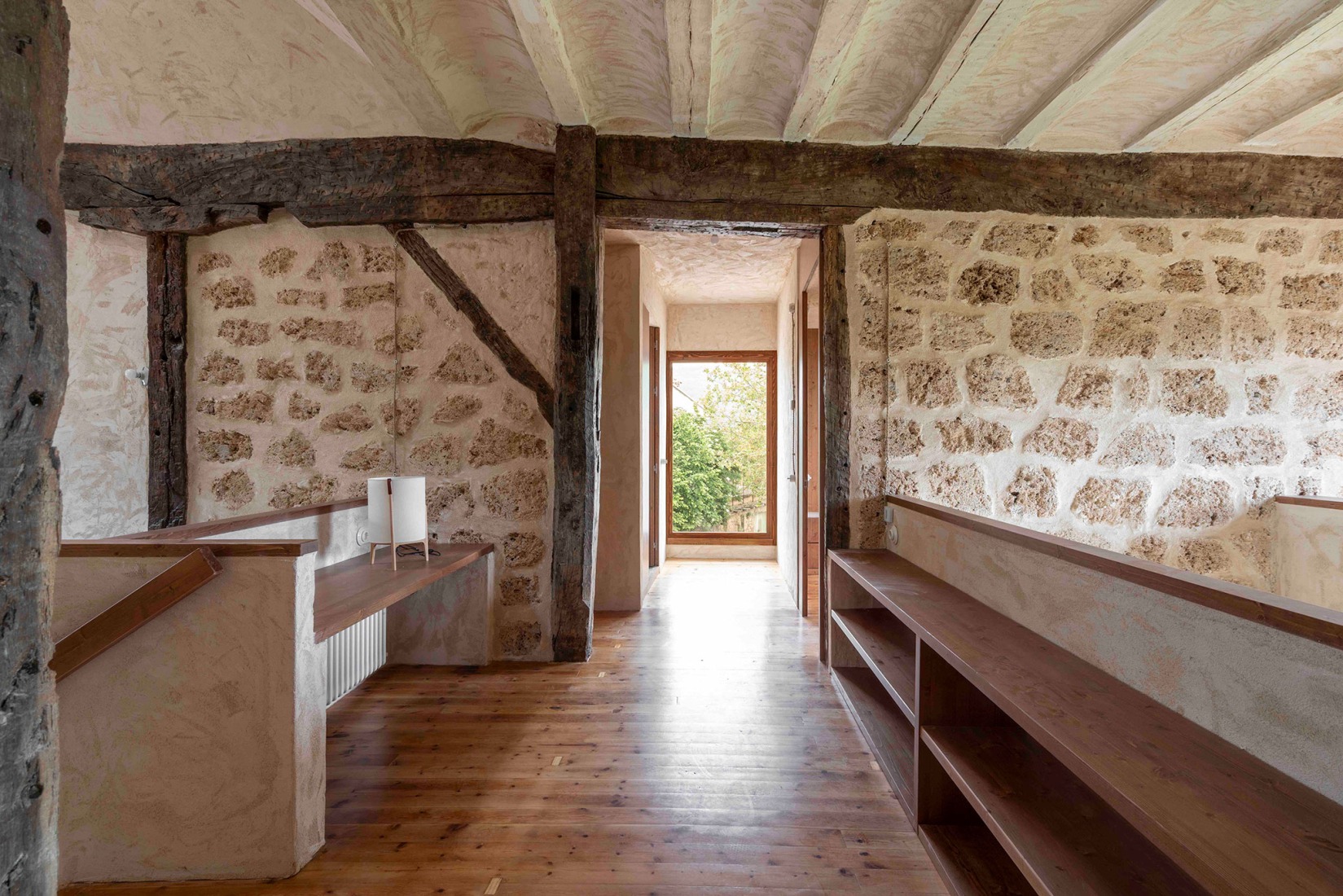 Casona en Nestares por Atelier Atlántico. Fotografía por Luis Asín.