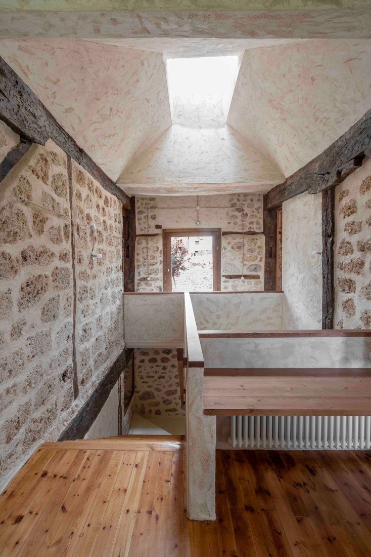 Casona en Nestares por Atelier Atlántico. Fotografía por Luis Asín.