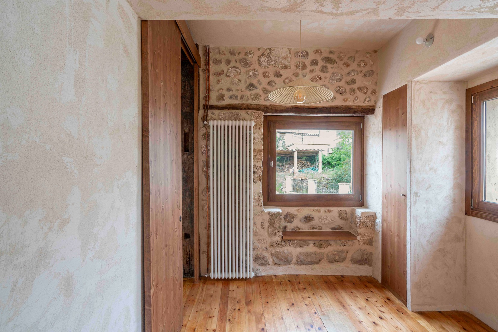 Casona en Nestares por Atelier Atlántico. Fotografía por Luis Asín.