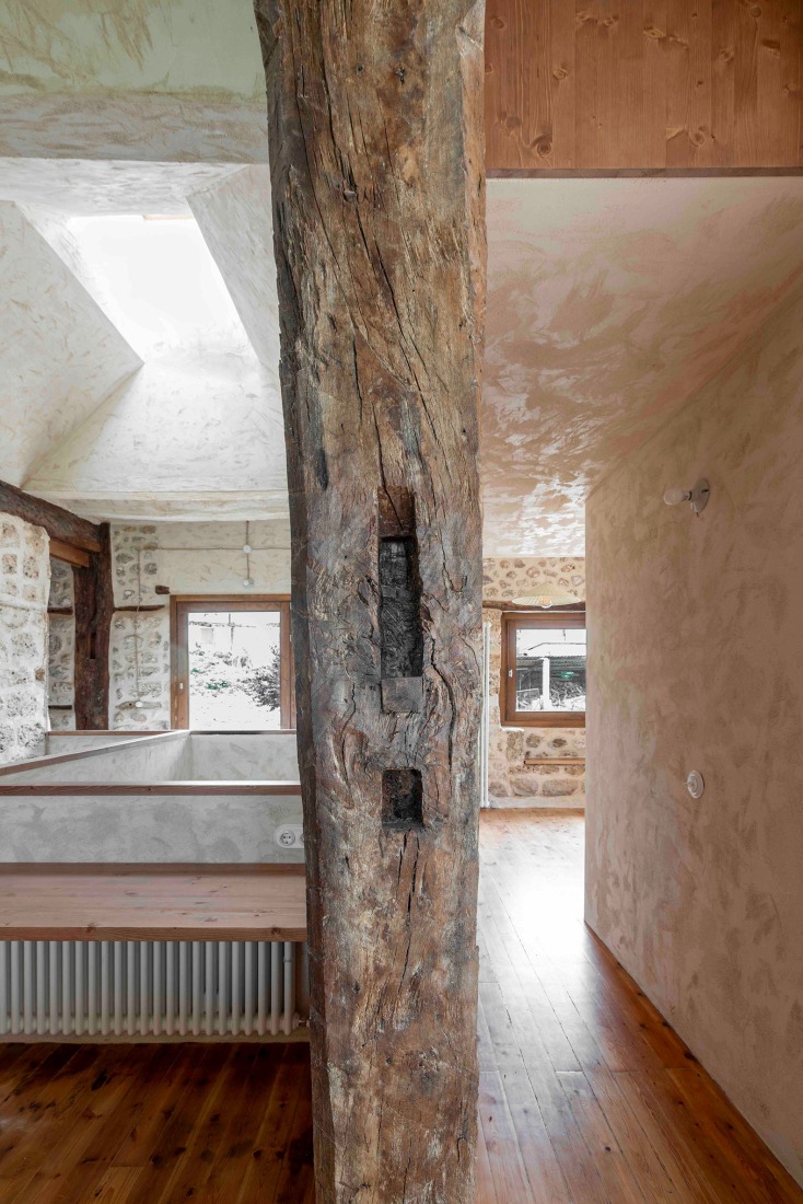 Casona en Nestares por Atelier Atlántico. Fotografía por Luis Asín.