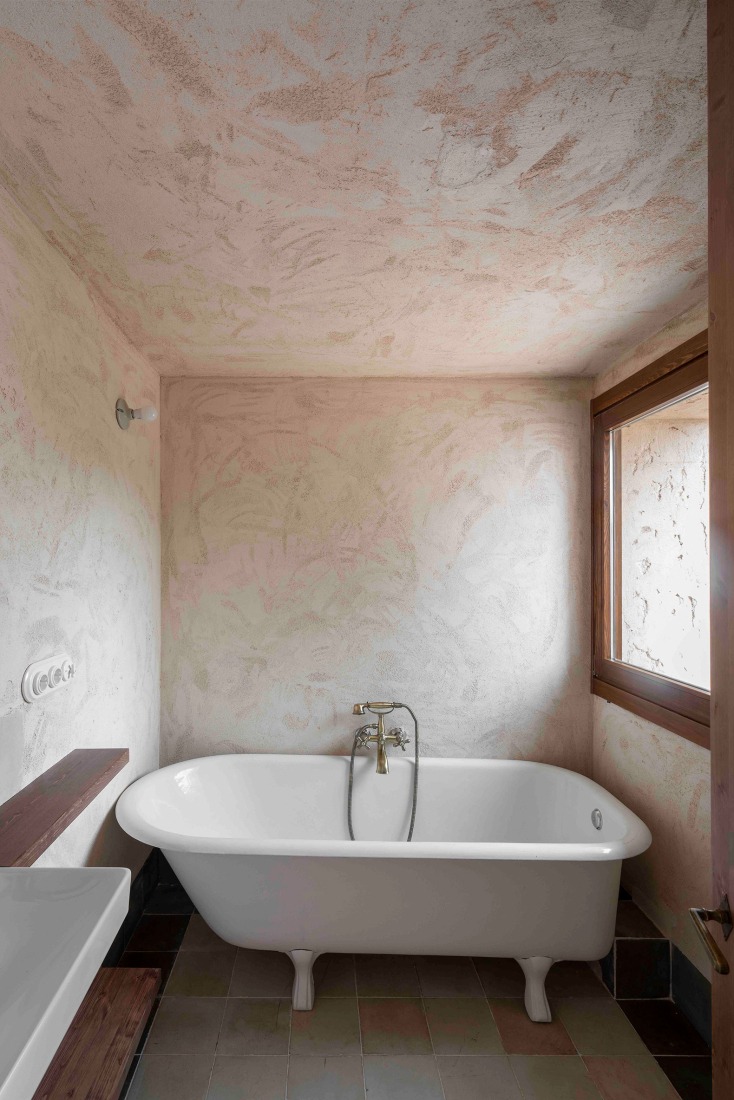 Casona en Nestares por Atelier Atlántico. Fotografía por Luis Asín.