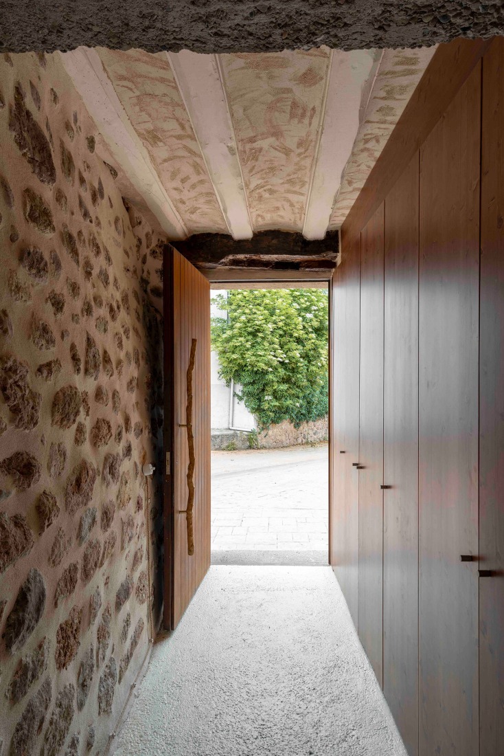 Casona en Nestares por Atelier Atlántico. Fotografía por Luis Asín.