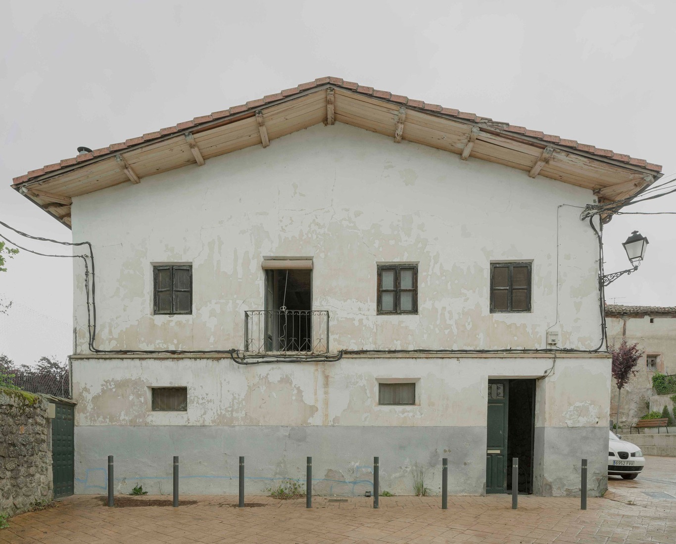 Estado previo. Casona en Nestares por Atelier Atlántico. Fotografía por Federico Cairoli.