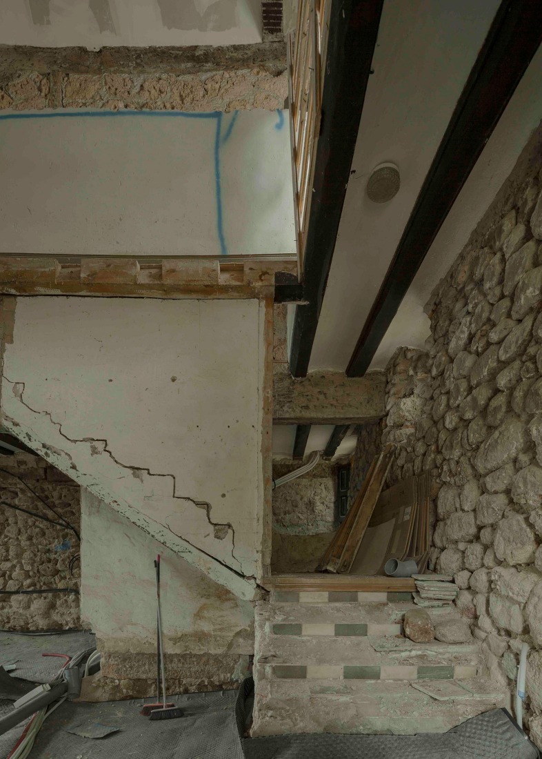 Estado previo. Casona en Nestares por Atelier Atlántico. Fotografía por Federico Cairoli.