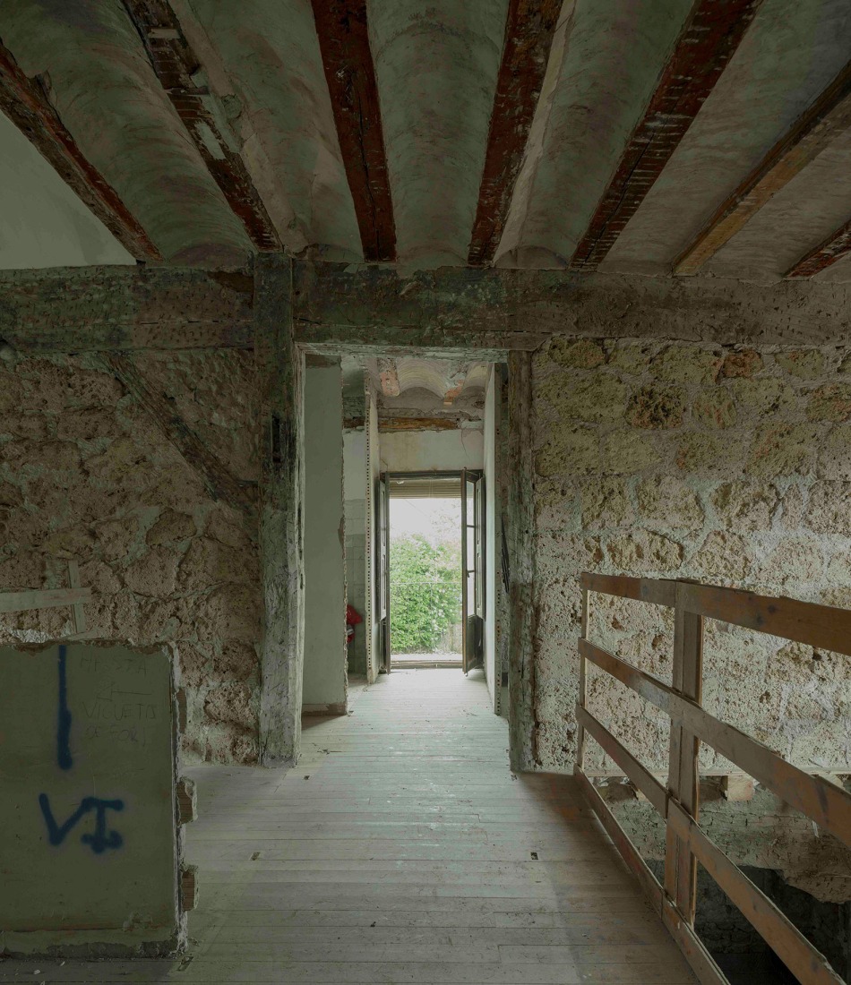 Estado previo. Casona en Nestares por Atelier Atlántico. Fotografía por Federico Cairoli.