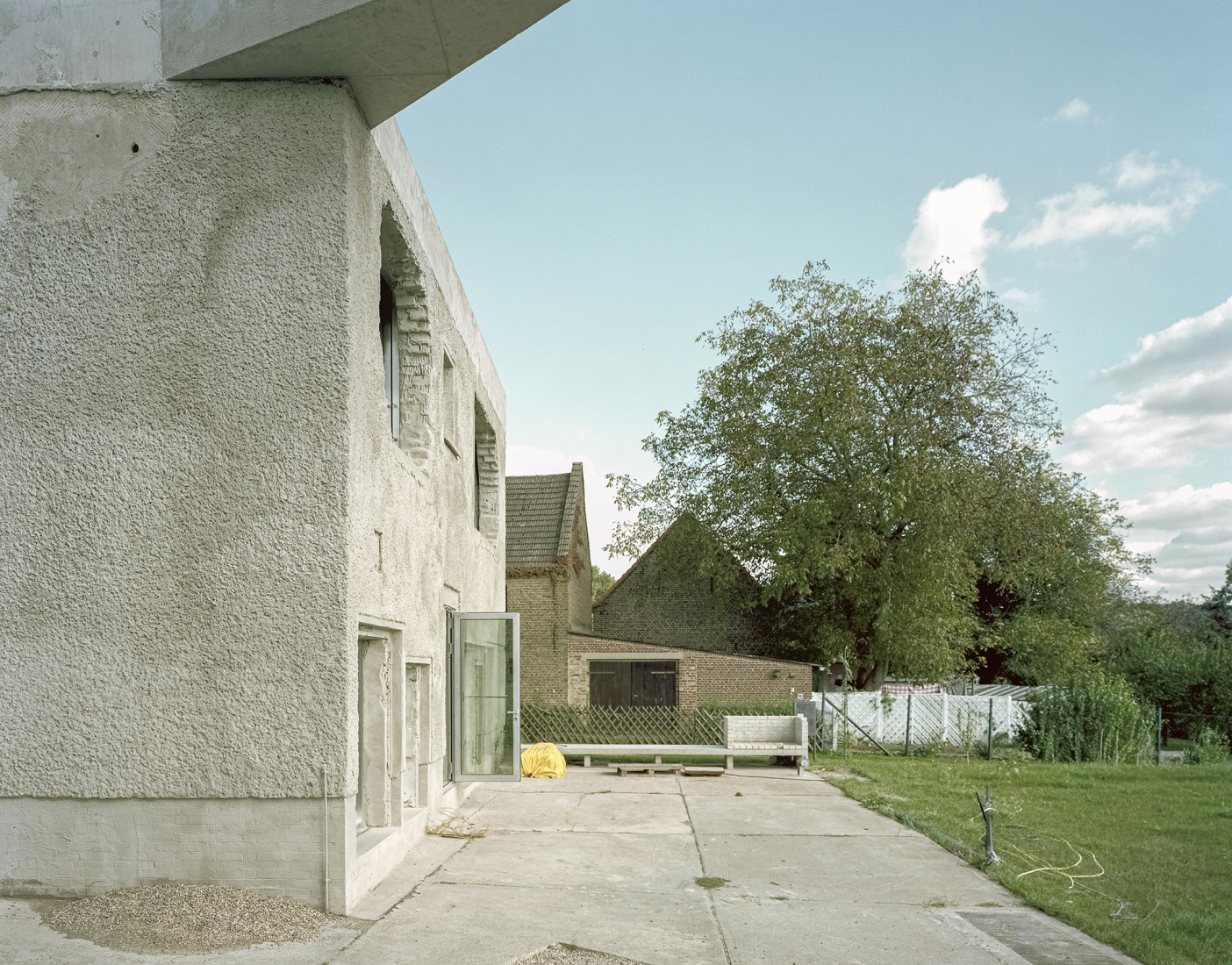 Antivilla by Brandlhuber + Emde, Burlon. Photograph by Erica Overmeer.
