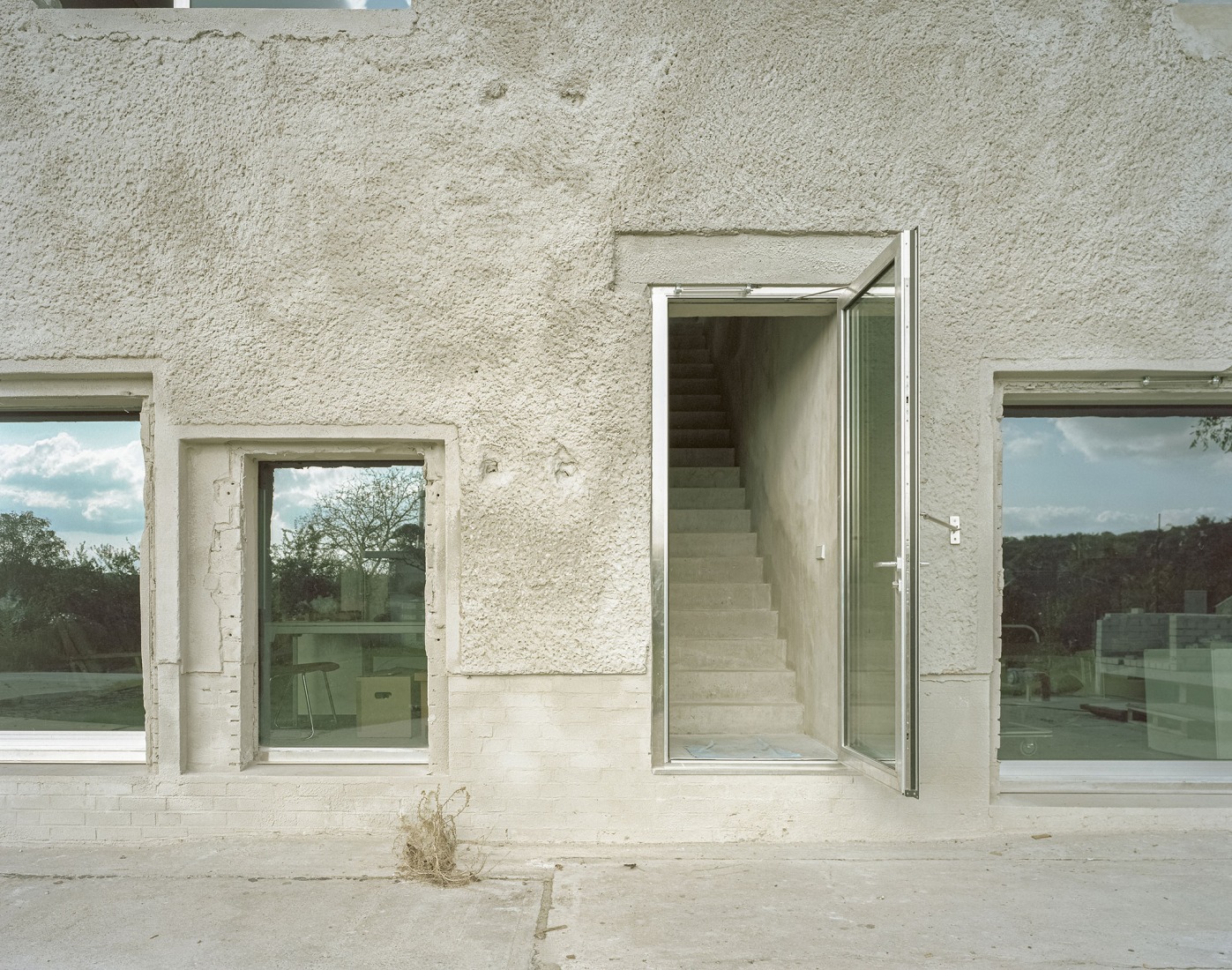 Antivilla by Brandlhuber + Emde, Burlon. Photograph by Erica Overmeer.
