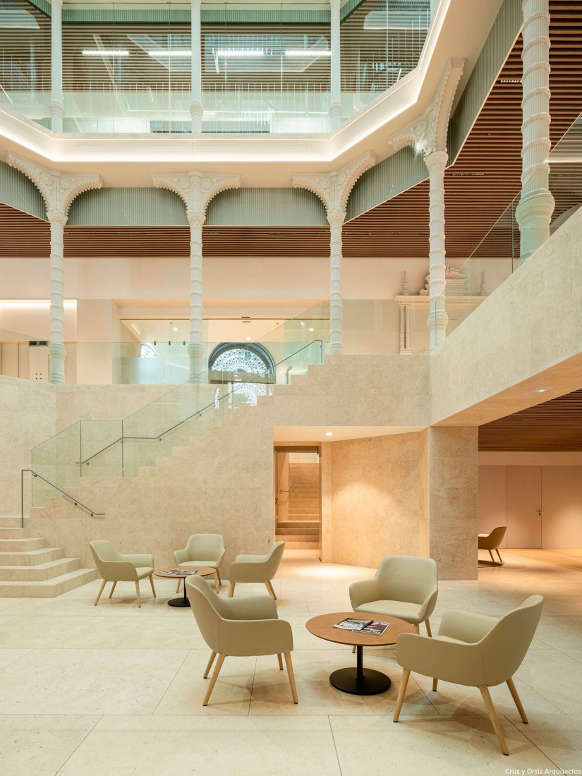 Banco Santander Offices by Cruz y Ortiz Arquitectos. Photograph by Fernando Alda.