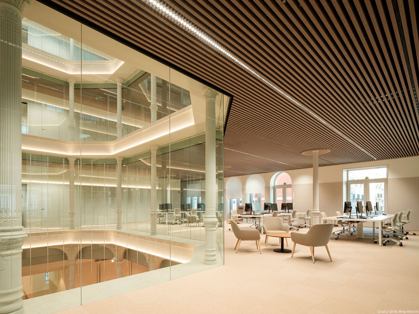 Banco Santander Offices by Cruz y Ortiz Arquitectos. Photograph by Fernando Alda.