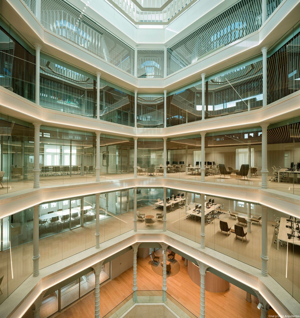 Banco Santander Offices by Cruz y Ortiz Arquitectos. Photograph by Fernando Alda.