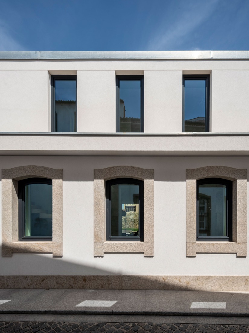 Vivienda colectiva en Vila do Conde por Raulino Silva Arquitecto. Fotografía por Héctor Santos-Díez.
