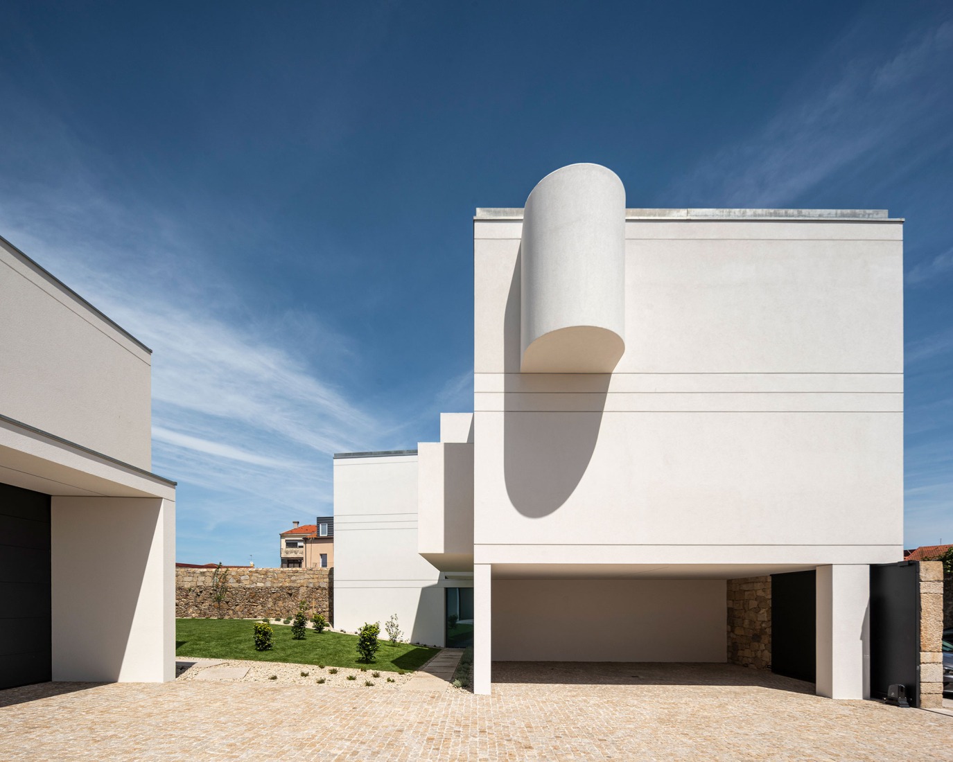 Vivienda colectiva en Vila do Conde por Raulino Silva Arquitecto. Fotografía por Héctor Santos-Díez.