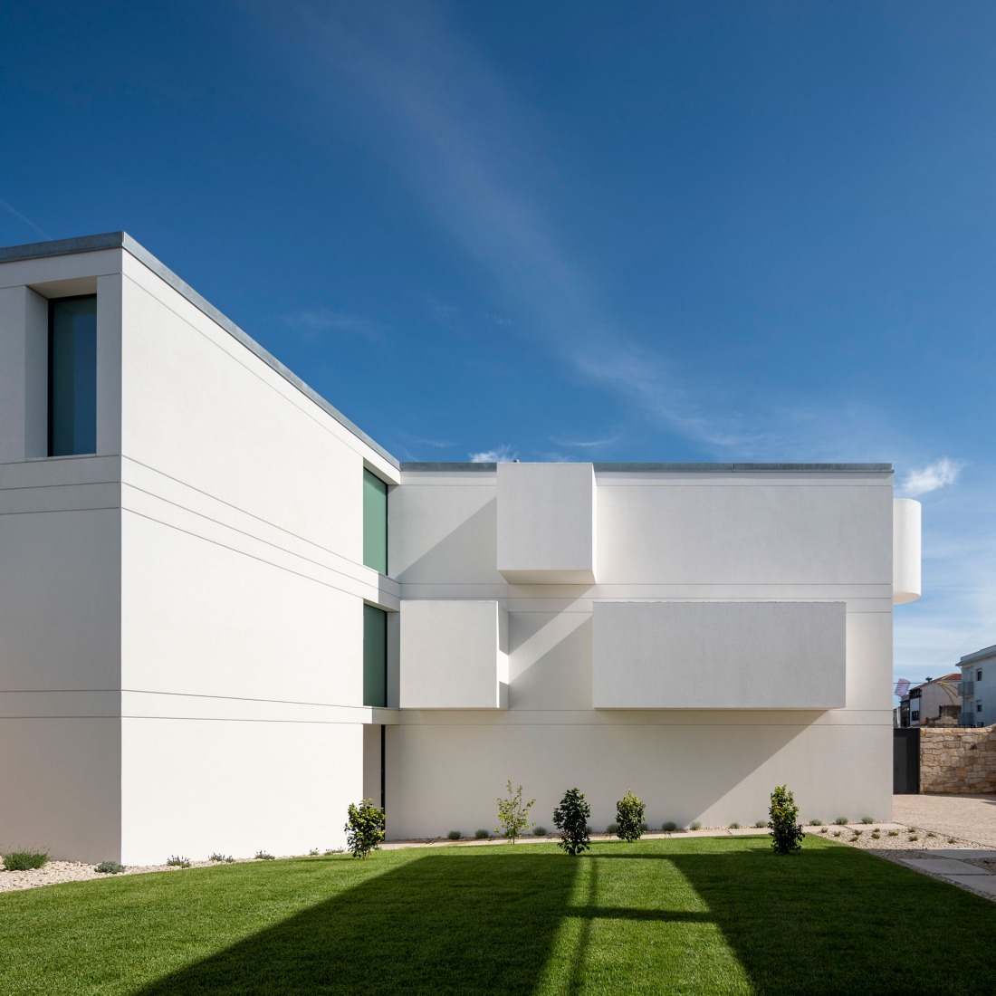 Vivienda colectiva en Vila do Conde por Raulino Silva Arquitecto. Fotografía por Héctor Santos-Díez.
