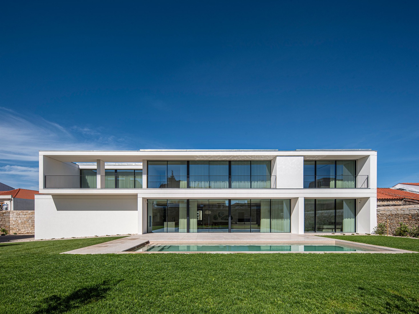 Vivienda colectiva en Vila do Conde por Raulino Silva Arquitecto. Fotografía por Héctor Santos-Díez.