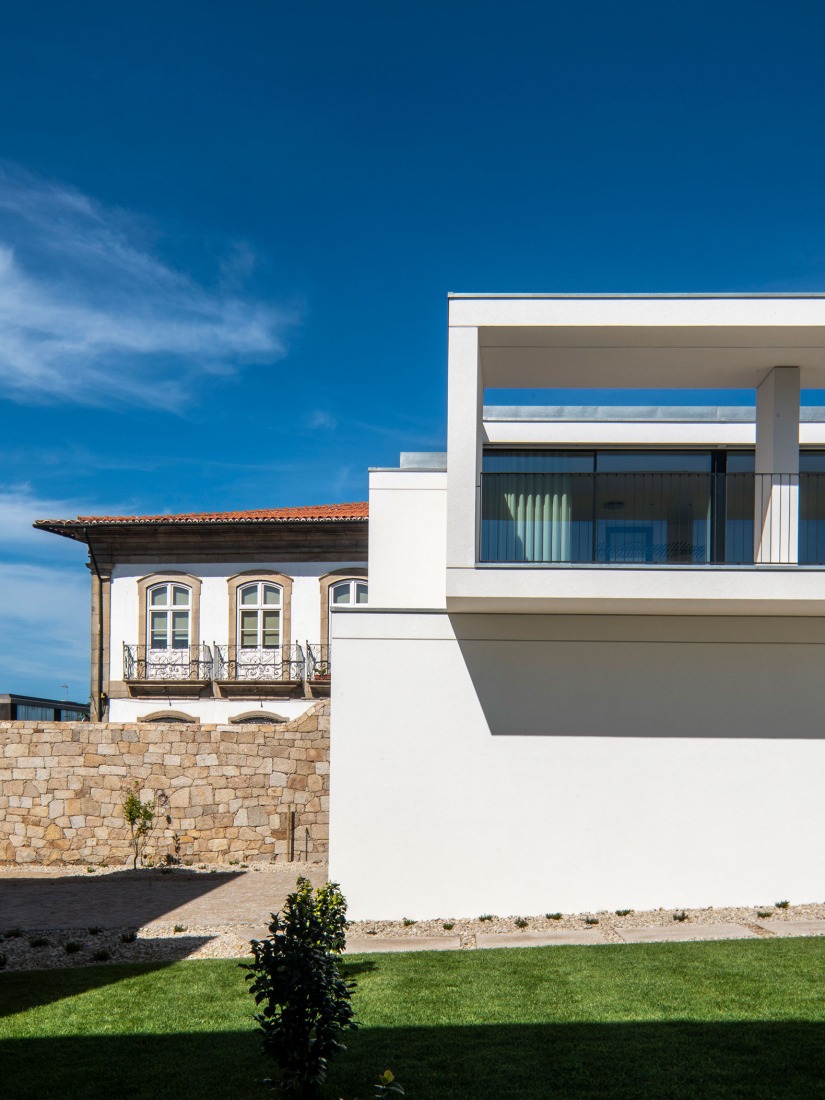 Vivienda colectiva en Vila do Conde por Raulino Silva Arquitecto. Fotografía por Héctor Santos-Díez.
