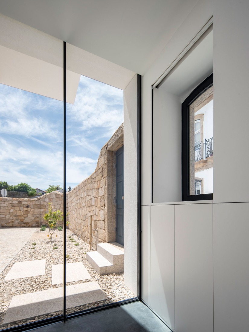 Vivienda colectiva en Vila do Conde por Raulino Silva Arquitecto. Fotografía por Héctor Santos-Díez.