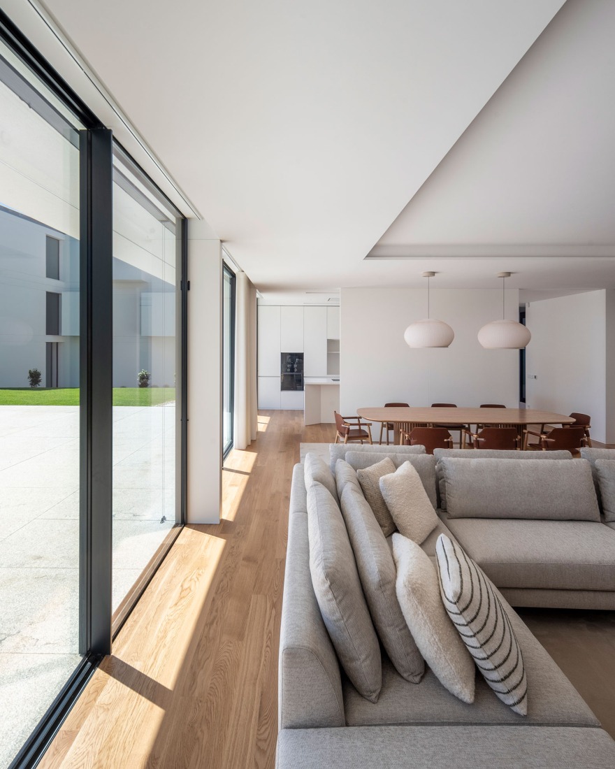Vivienda colectiva en Vila do Conde por Raulino Silva Arquitecto. Fotografía por Héctor Santos-Díez.
