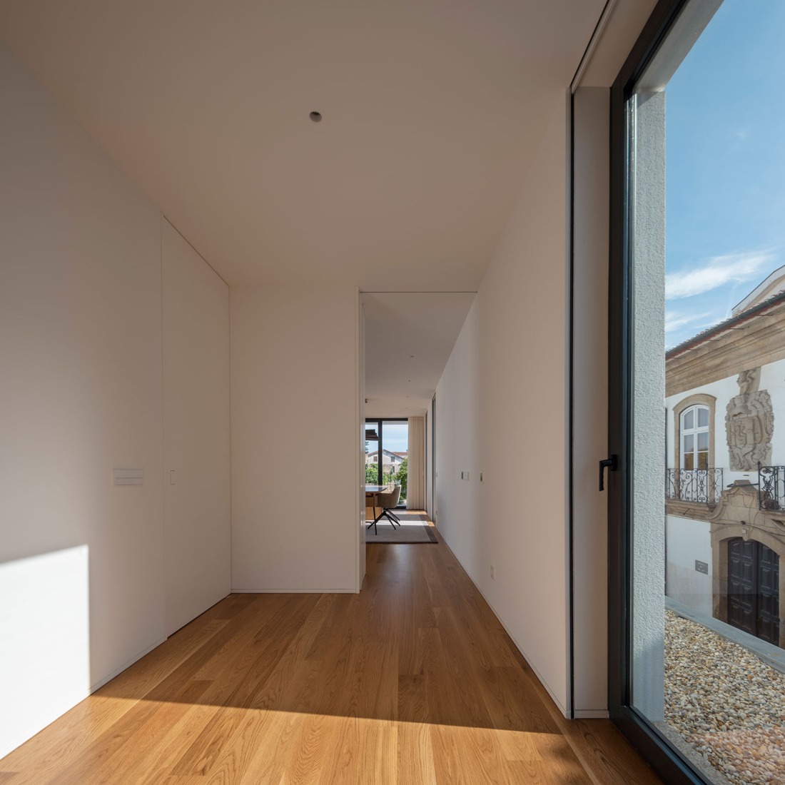 Vivienda colectiva en Vila do Conde por Raulino Silva Arquitecto. Fotografía por Héctor Santos-Díez.