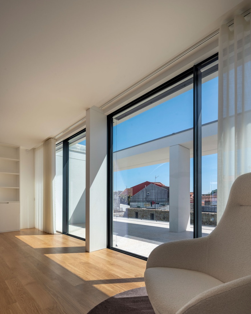 Vivienda colectiva en Vila do Conde por Raulino Silva Arquitecto. Fotografía por Héctor Santos-Díez.