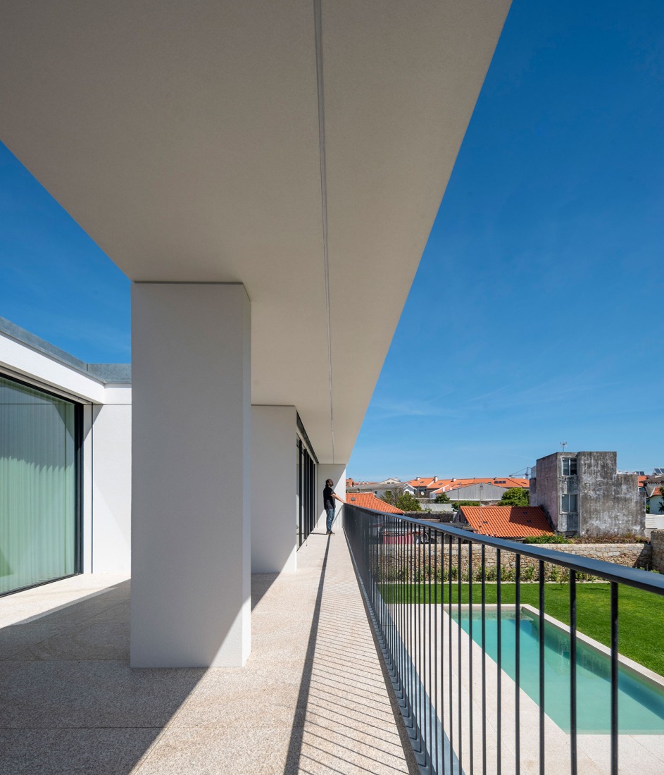 Vivienda colectiva en Vila do Conde por Raulino Silva Arquitecto. Fotografía por Héctor Santos-Díez.
