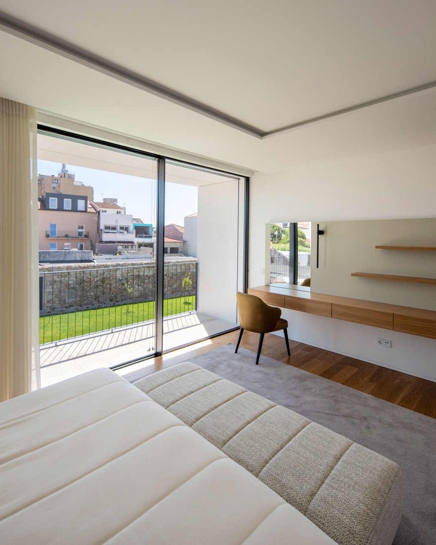 Vivienda colectiva en Vila do Conde por Raulino Silva Arquitecto. Fotografía por Héctor Santos-Díez.