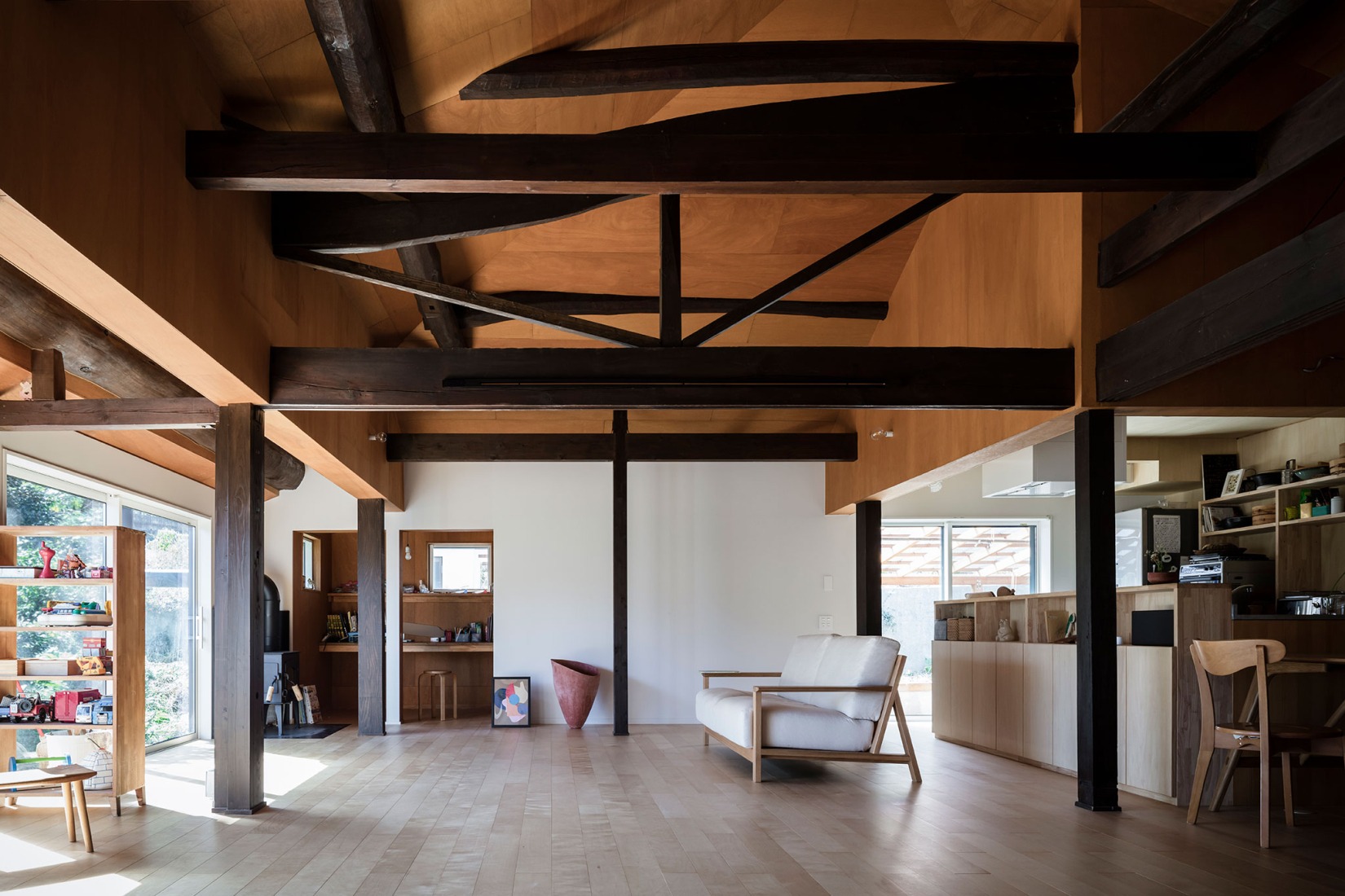 Renovation of a Minka with a ceramic artist’s studio by Raumus. Photograph by Norihito Yamauchi.