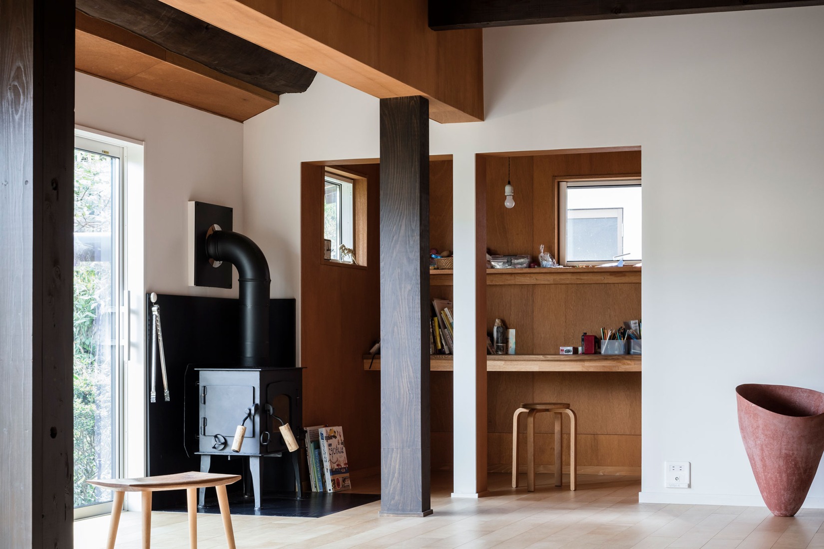 Renovation of a Minka with a ceramic artist’s studio by Raumus. Photograph by Norihito Yamauchi.