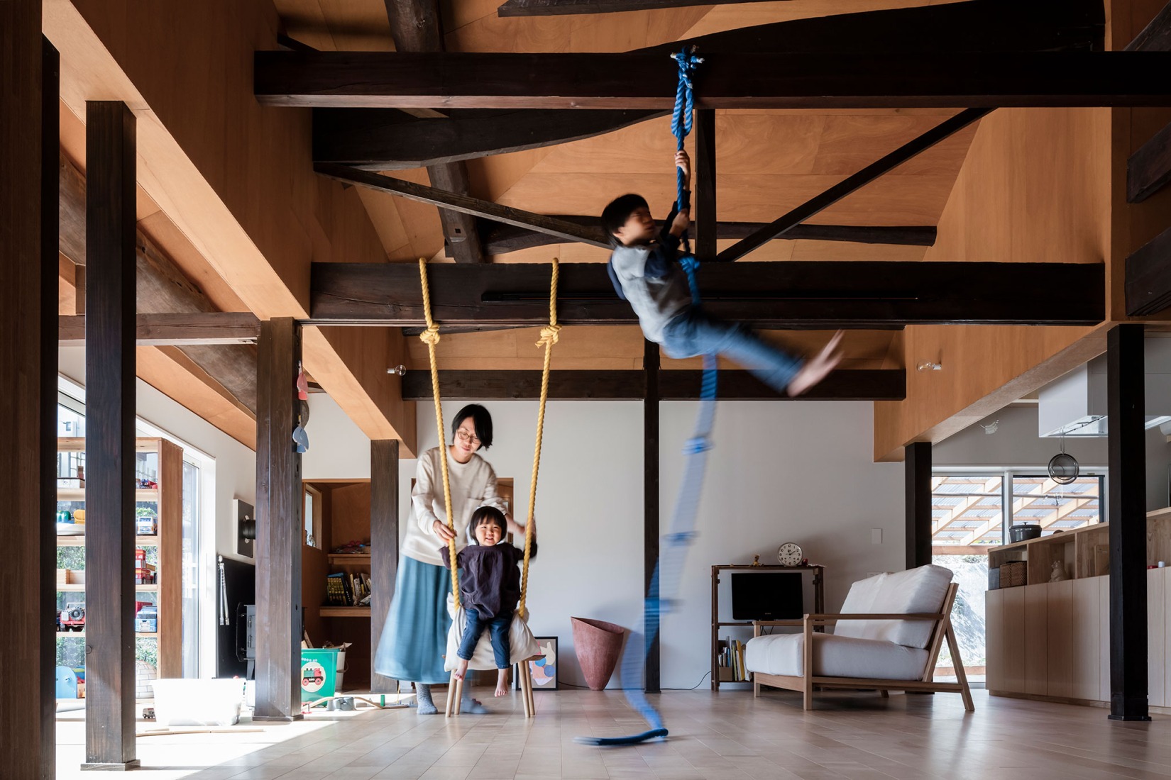 Renovation of a Minka with a ceramic artist’s studio by Raumus. Photograph by Norihito Yamauchi.