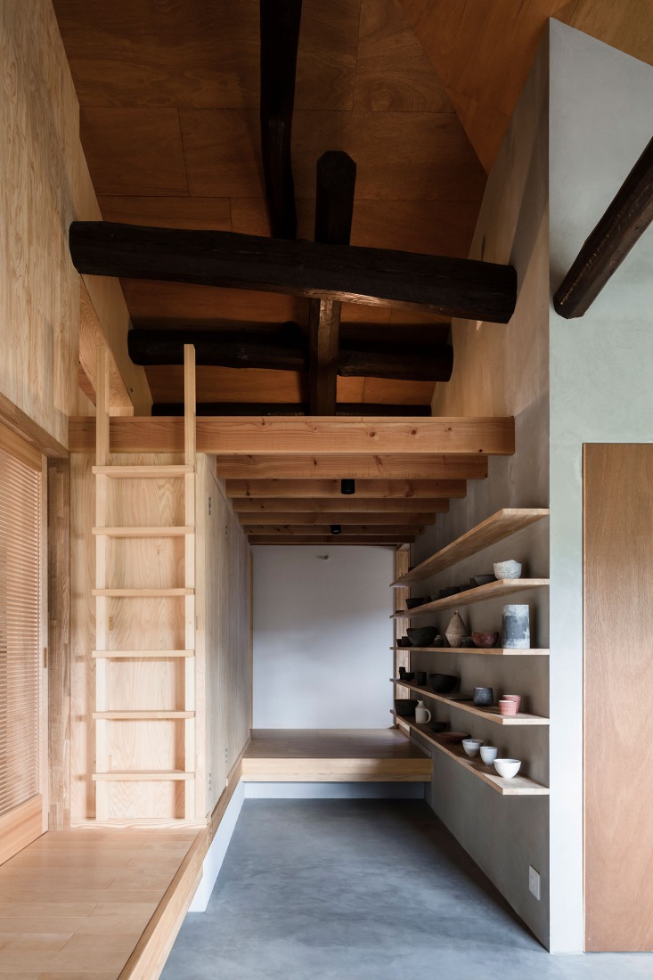 Renovation of a Minka with a ceramic artist’s studio by Raumus. Photograph by Norihito Yamauchi.