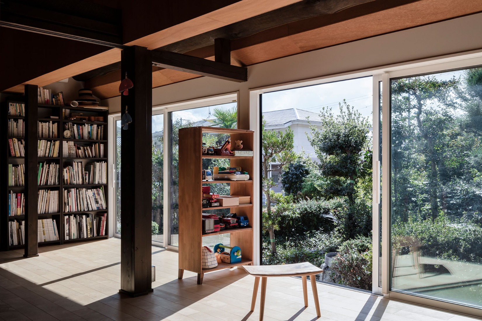 Renovation of a Minka with a ceramic artist’s studio by Raumus. Photograph by Norihito Yamauchi.